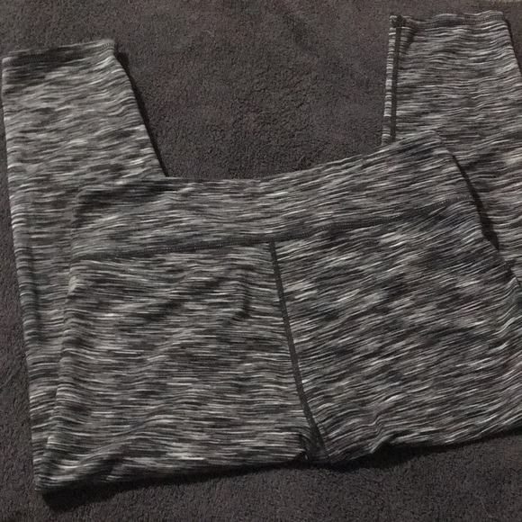 Fabletics size medium Capri. - Picture 3 of 3